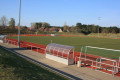 Fußballplatz mit Kunstrasen, Leichtathletikanlage mit Tartanbahn
