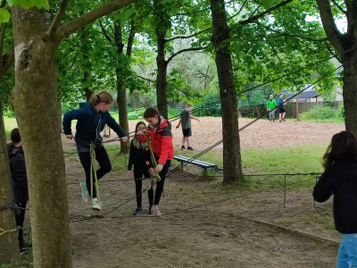 Niedrigseilparcours (ab Kl. 4) Niedrigseilparcours